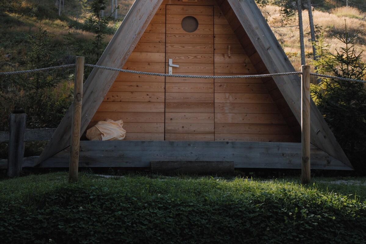 Cabin, 1 Bedroom | WiFi (free), bed sheets