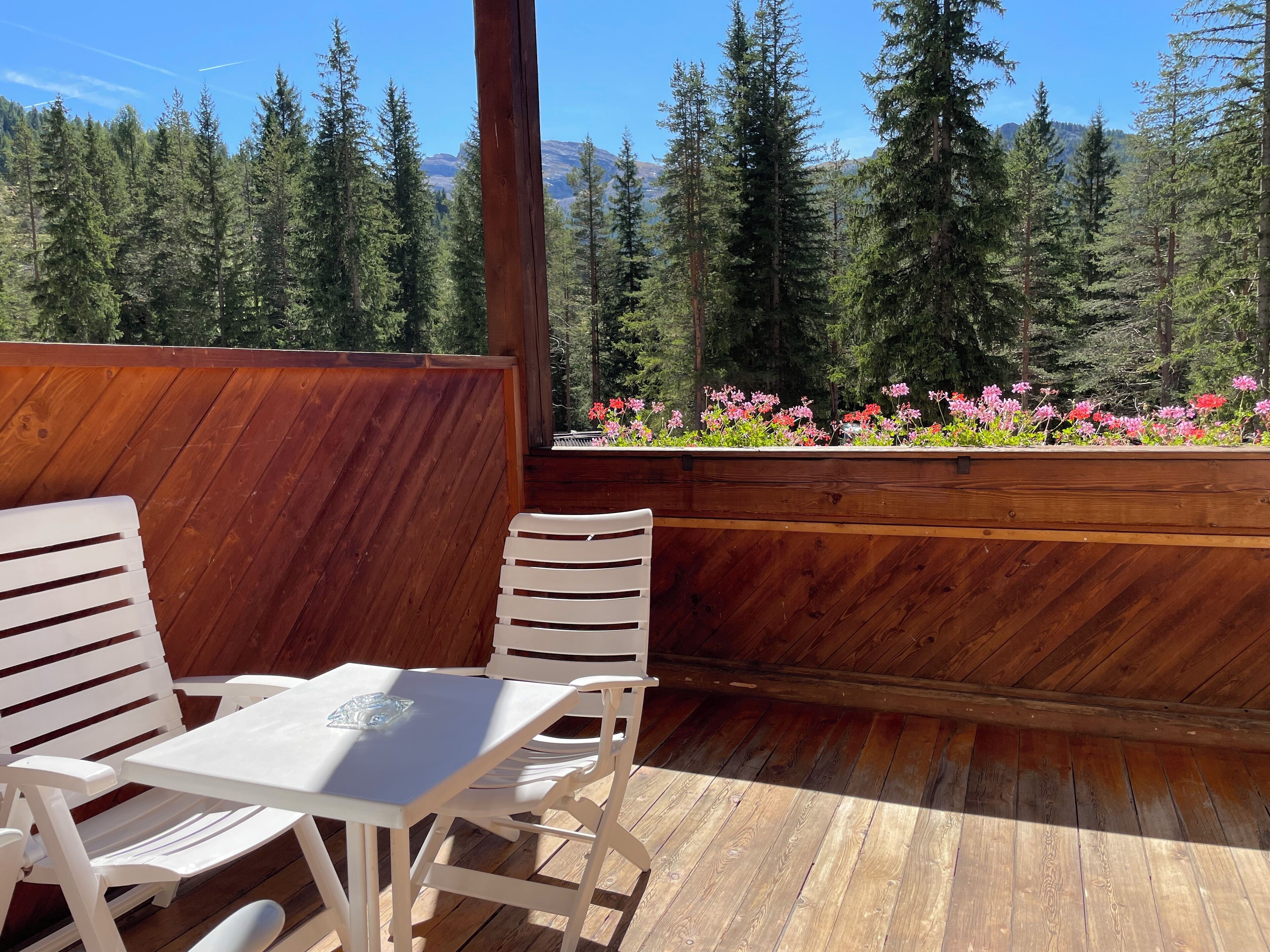 Phòng 3, ban công | Hiên