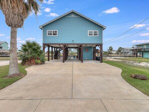 House, 4 Bedrooms | Property grounds - Twin Palms Rental 4 Bedroom Home (Rockport)