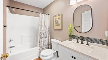 Condo, 2 Bedrooms | Bathroom | Towels