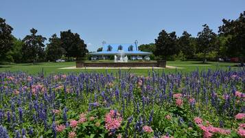 Condo, 2 Bedrooms | Property grounds