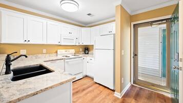 Kondominium, 2 kamar tidur | Dapur pribadi | Lemari es, oven, mesin pembuat kopi/teh, dan pemanggang roti