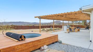 Casa, 2 habitaciones | Restaurante al aire libre