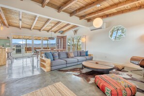 Casa, 2 quartos | Área de estar