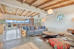 House, 2 Bedrooms | Living area