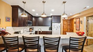 Condo, 1 Bedroom | Private kitchen | Fridge, oven, coffee/tea maker, toaster