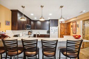 Condo, 1 Bedroom | Private kitchen | Fridge, oven, coffee/tea maker, toaster - Atrium 005 1 Bedroom Condo (Breckenridge)