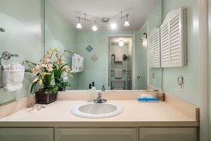 Townhouse, 2 kamar tidur | Kamar mandi | Handuk dan sampo