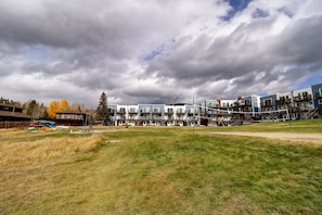 Condo, 1 Bedroom | Property grounds