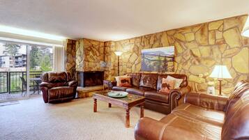 Condo, 2 habitaciones | Área de sala de estar