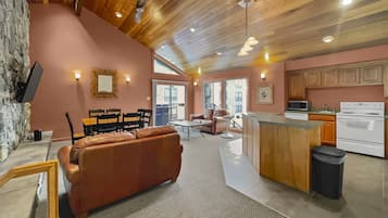 Condo, 2 Bedrooms | Interior