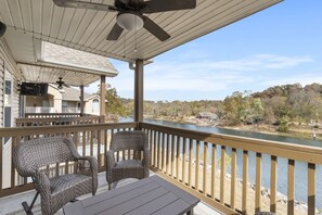Terrace/patio - Taneycomo Lakeside Serenity (Branson)