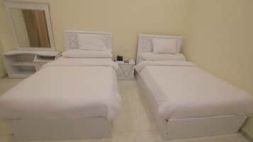 Habitación básica con 1 cama matrimonial o 2 individuales, balcón | Insonorización, tabla de planchar con plancha y wifi gratis