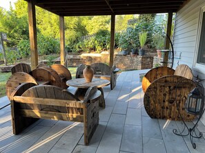 Terrace/patio - Charming 2-bedroom apartment / Basement in fabulous Alpharetta with AC, WiFi (Alpharetta)