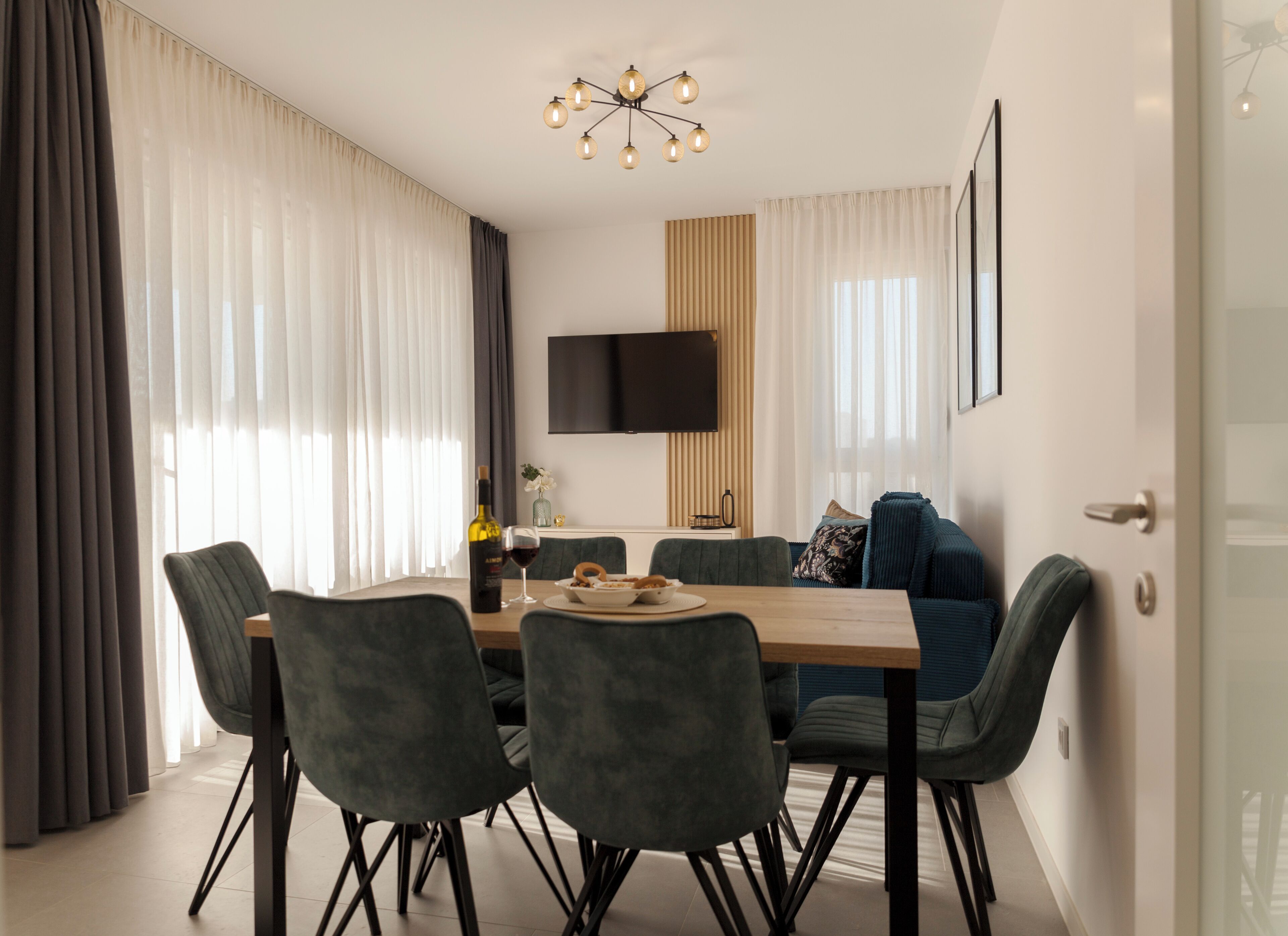 Comfort Apartment, 2 Bedrooms | In-room dining