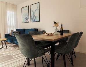 Comfort-huoneisto, 2 makuuhuonetta | Oleskelualue | 32–tuumainen televisio, jossa satelliittikanavat