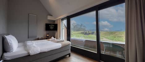 Deluxe Double Room | Cots/infant beds, free WiFi, bed sheets