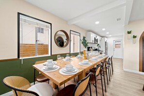 Dining - Spacious Group Getaway, Games, BBQ with Free Parking (San Diego)