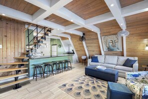 A modern loft-style living space with a kitchen, dining area, and seating area. - Sunrise Oasis – Lakefront Living (Sunrise Beach)
