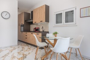 Villa, 4 Bedrooms, Sea View | In-room dining