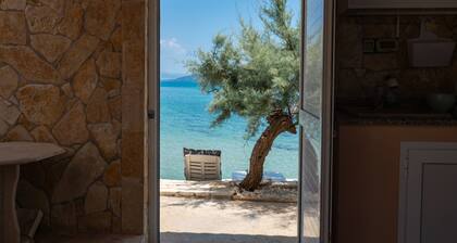 Beachfront villa Mihovil w. beach access