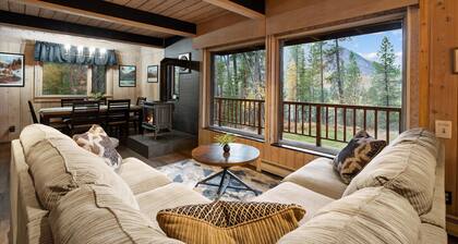 Glacier Park and Golf Course Views 2 miles to GNP