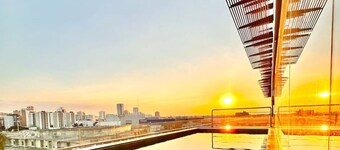 Stylish Upscale Condo, Amazing Terrace with Pool, Great City Views, Near All