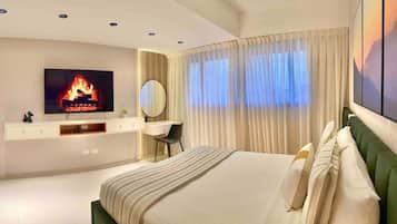 2 bedrooms, desk, iron/ironing board, WiFi