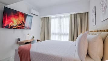 1 bedroom, desk, iron/ironing board, WiFi