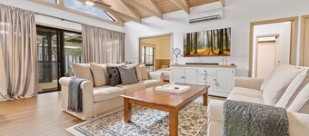 The Island House - Your Ultimate Escape on Raymond Island