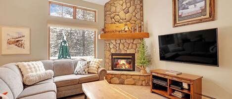 Télévision, cheminée