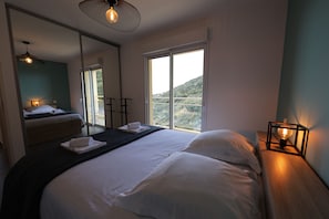 3 chambres, fer et planche à repasser, Wi-Fi, draps fournis