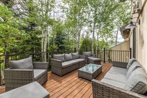 Property grounds - Snowbound Lodge| Private Hot Tub | Pet Friendly! (Steamboat Springs)