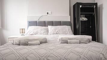 3 bedrooms, iron/ironing board, internet, bed sheets