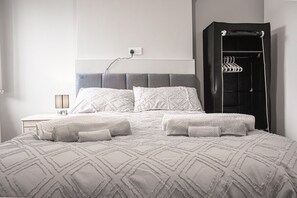 3 bedrooms, iron/ironing board, Internet, bed sheets