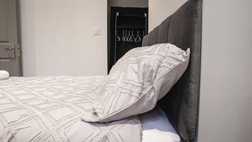 3 bedrooms, iron/ironing board, internet, bed sheets