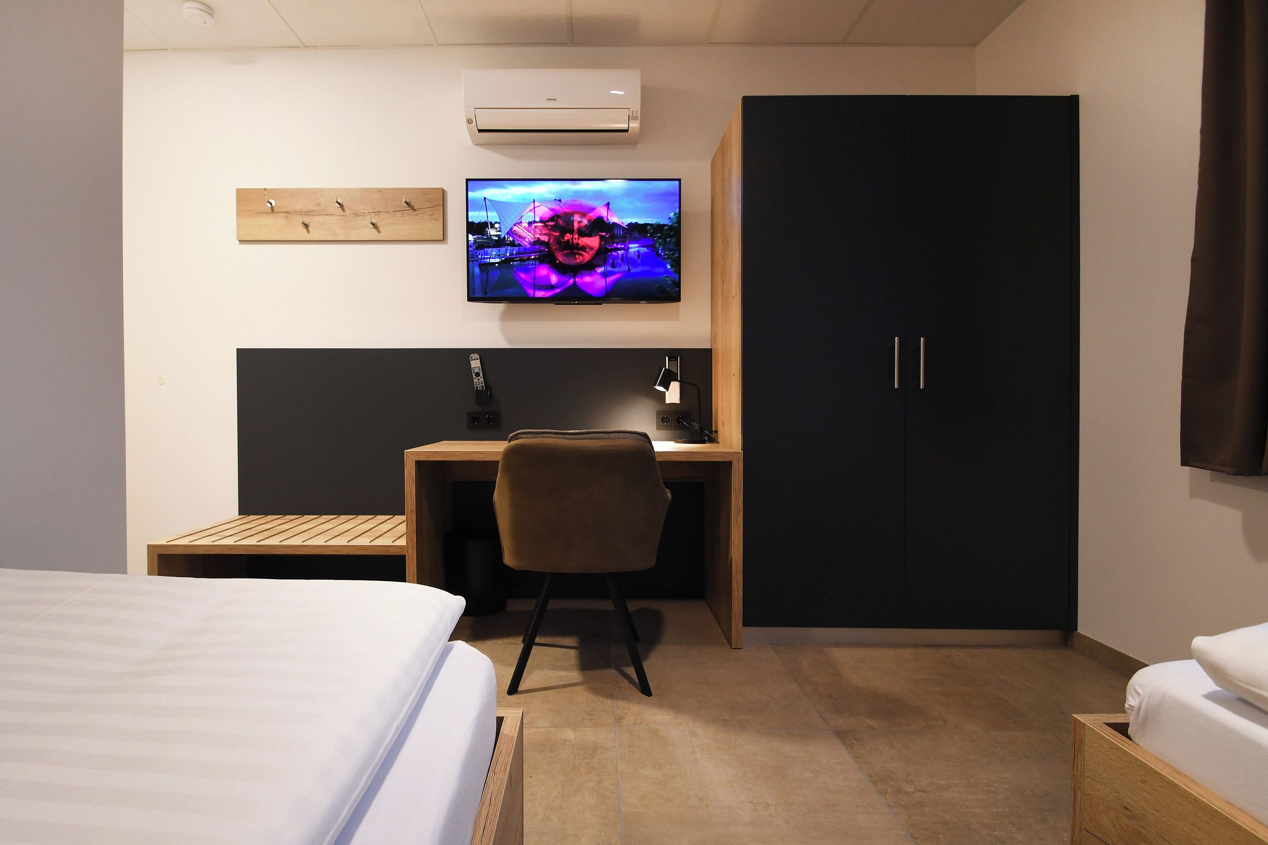 Habitación básica con 1 cama matrimonial o 2 individuales, para no fumadores | Ropa de cama hipoalergénica y escritorio 