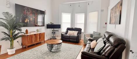 Smart TV, computer monitors