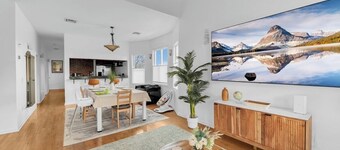 Views of NY Skyline & Statue of Liberty with Pool Table, 5min to train to NYC