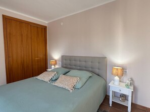 3 bedrooms, in-room safe, desk, iron/ironing board
