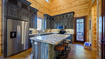 RĂŠfrigĂŠrateur, micro-ondes, four, plaque de cuisson