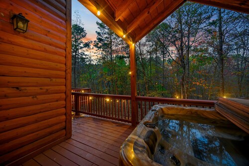 10% Off Member Deal•Sleeps 18•Walk2Town•Hot Tub•Firepit•Deck•Playground•Game Rm