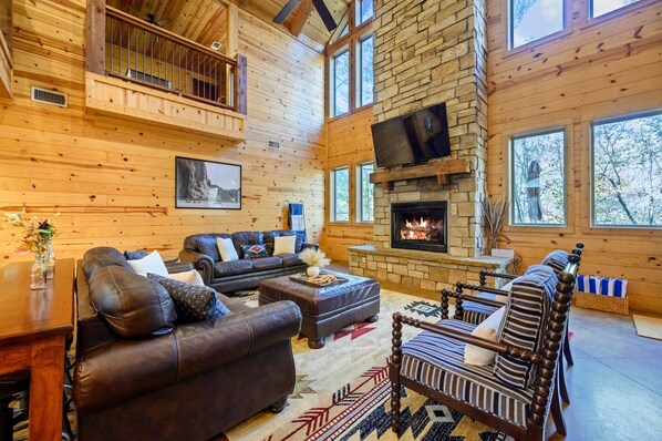 Téléviseur connecté, foyer, table de baby-foot