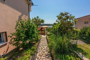 Property grounds - Boni in Supetarska Draga - Kvarner Region / Boni in Supetarska Draga - Appartement für 4 Personen AP2 (Supetarska Draga)