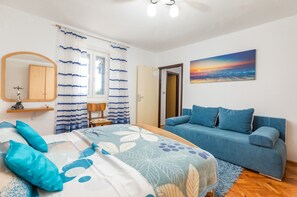 3 bedrooms, iron/ironing board, WiFi, bed sheets