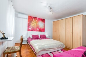 3 chambres, fer et planche à repasser, Wi-Fi, literie fournie