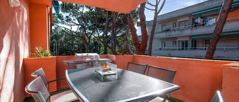 Apartment | Outdoor dining