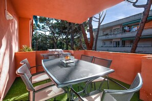 Apartment | Outdoor dining