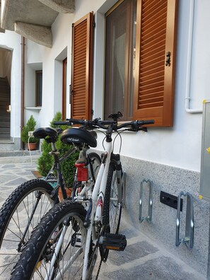 Property grounds - Apartments near the lake with bikeparking (Verbania)