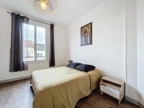 1 chambre, fer et planche à repasser, lit parapluie, Wi-Fi gratuit